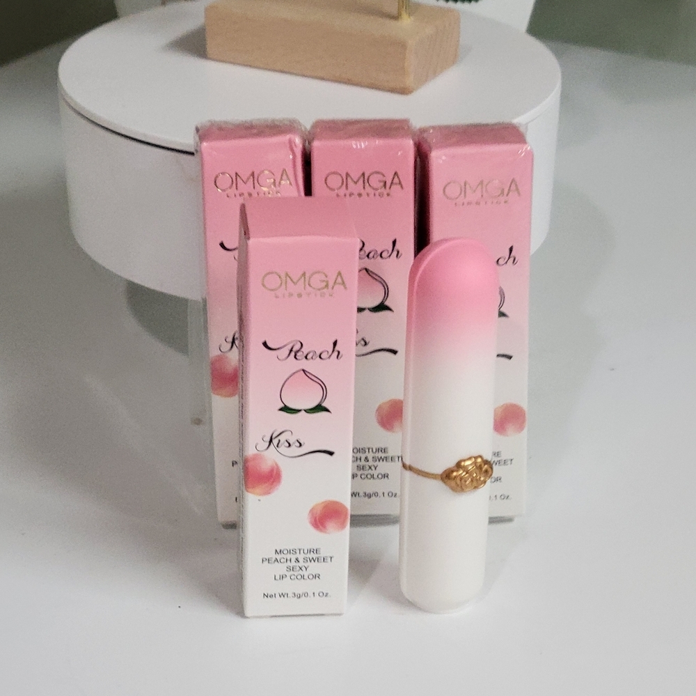 Mousturizing Lip Tint. Brightens Dull Lips and Smoothes Wrinkles.